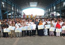 Salurkan Bansos ke 796 Lansia, Li Claudia: Ini Bentuk Kami untuk Orang Tua Salurkan Bansos ke 796 Lansia, Li Claudia