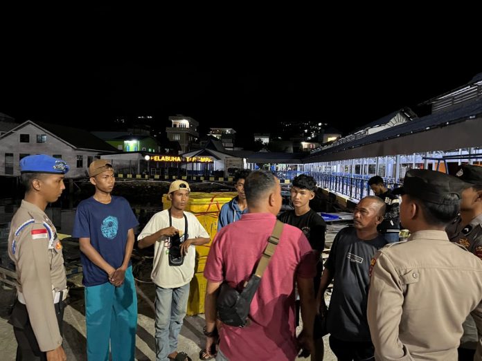 Satgas Operasi Pekat Seligi 2025 Patroli di Pelabuhan Tarempa Satgas Operasi Pekat Seligi 2025 Patroli di Pelabuhan Tarempa