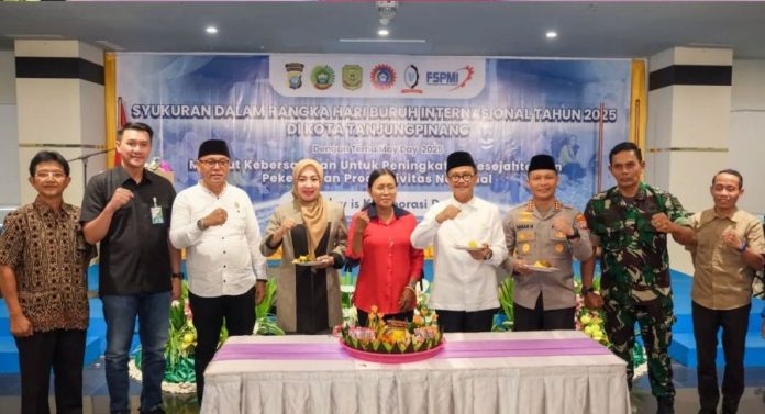 Syukuran Peringatan Hari Buruh Internasional di Tanjungpinang Syukuran Peringatan Hari Buruh Internasional di Tanjungpinang