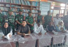 Peduli Pendidikan, TNI AD Serahkan Bantuan Meja dan Kursi di Desa Tiangau Anambas TNI AD Serahkan Bantuan Meja dan Kursi di Desa Tiangau Anambas