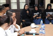 Temui Warga Rempang, Amsakar-Li Claudia Janjikan Cari Solusi Terbaik Temui Warga Rempang, Amsakar-Li Claudia Janjikan Cari Solusi Terbaik