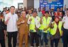 Tertib Juru Parkir Tanjungpinang Wajib Serahkan Karcis Parkir ke Pengemudi Tertib Juru Parkir Tanjungpinang Wajib Serahkan Karcis Parkir ke Pengemudi