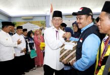 Wali Kota Amsakar Lepas Keberangkatan JCH Kloter 1 Embarkasi Batam ke Makkah Wali Kota Amsakar Lepas Keberangkatan JCH Kloter 1 Embarkasi Batam ke Makkah