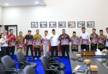 Wali Kota Tanjungpinang Serahkan Hadiah Lomba Pawai Takbir Idulfitri 1446 H Wali Kota Tanjungpinang Serahkan Hadiah Lomba Pawai Takbir Idulfitri 1446 H