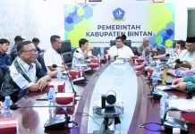 Bupati Boby dan Peternak Ungas Sepakat Harga Ayam Hidup di Bintan Bupati Boby dan Peternak Ungas Sepakat Harga Ayam Hidup di Bintan