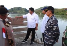 Bupati Roby Tinjau Usulan Rehab Jalan Lingkar Laut, Jamban dan Septictank di Tambelan Bupati Roby Tinjau Usulan Rehab Jalan Lingkar Laut, Jamban dan