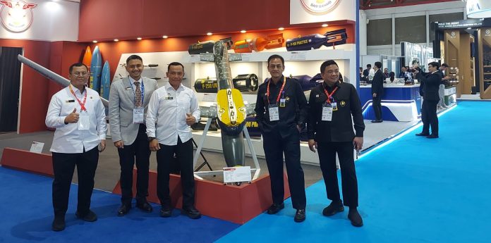 Marsekal Pertama TNI Fairlyanto, Staf Khusus Kasau, bersama Brigjen TNI Achdwiyanto Yudi Hartono (Tenaga Ahli Pengajar Bid. Kewaspadaan Nasional Lemhannas), secara khusus mengunjungi booth perusahaan Sari Bahari Marsekal Pertama TNI Fairlyanto, Staf Khusus Kasau, bersama Brigjen TNI Achdwiyanto Yudi Hartono (Tenaga Ahli Pengajar Bid. Kewaspadaan Nasional Lemhannas), secara khusus mengunjungi booth perusahaan Sari Bahari