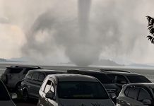 Viral Fenomena Waterspout Melintas di Perairan Karimun