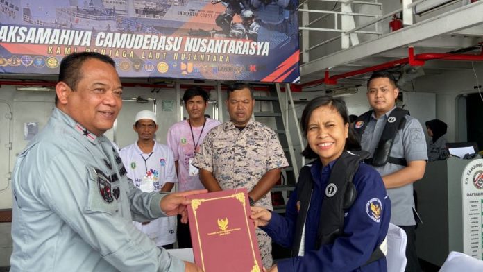 Kepala Bakamla Barat Bambang Trijanto Jemput 3 ABK yang Ditangkap Malaysia