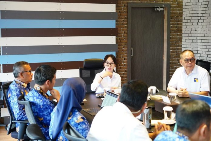 _Li Claudia Chandra Pimpin Rapat Revisi Perwako