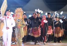 Pimpin Defile Kafilah, Lis Darmansyah Apresiasi Pelaksanaan STQH XI di Tanjungpinang Lis Darmansyah Apresiasi Pelaksanaan STQH XI di Tanjungpinang