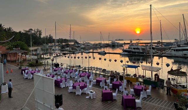 Nobar Timnas vs Jepang Sambil Menikmati Sunset di