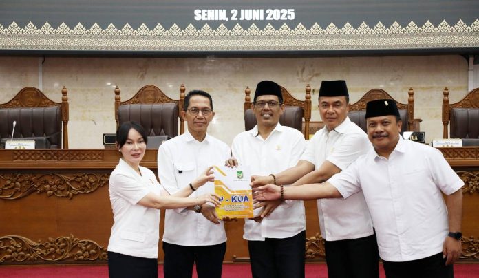 Paripurna DPRD Batam, Amsakar Sampaikan Rancangan Perubahan KUA dan PPAS 2025 Paripurna DPRD Batam, Amsakar Sampaikan Rancangan Perubahan KUA dan PPAS 2025