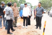 Tinjau Pelebaran Jalan depan SP Plaza, Amsakar Pastikan Selesai Tepat Waktu Tinjau Pelebaran Jalan depan SP Plaza, Amsakar Pastikan Selesai