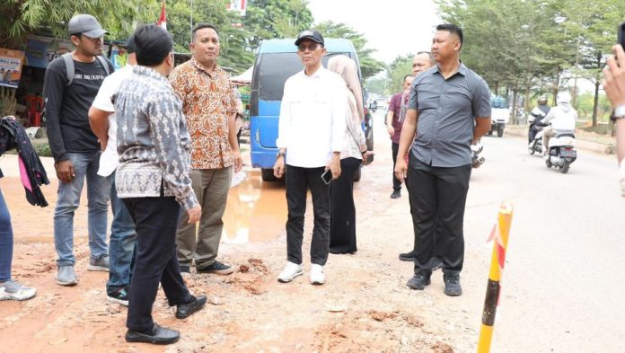 Tinjau Pelebaran Jalan depan SP Plaza, Amsakar Pastikan Selesai