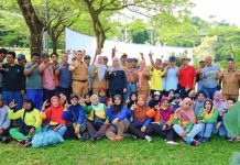Wabup Bintan Deby Maryanti Temui Petugas Kebersihan di Kijang City Walk Wabup Bintan Deby Maryanti Temui Petugas Kebersihan di Kijang City Walk