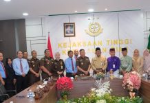 Wali Kota Tanjungpinang Serahkan Piagam Sekaligus Penandatanganan SKK dengan Kejati Kepri Wali Kota Tanjungpinang Serahkan Piagam Sekaligus Penandatanganan SKK dengan Kejati Kepri