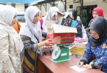 Erlita Amsakar Sosialisasikan Kegiatan Pilah Sampah oleh Ibu Rumah Tangga Erlita Amsakar Sosialisasikan Kegiatan Pilah Sampah