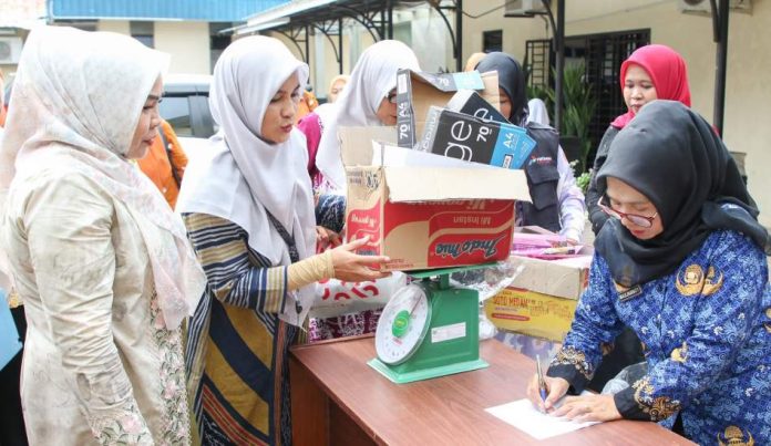 Erlita Amsakar Sosialisasikan Kegiatan Pilah Sampah