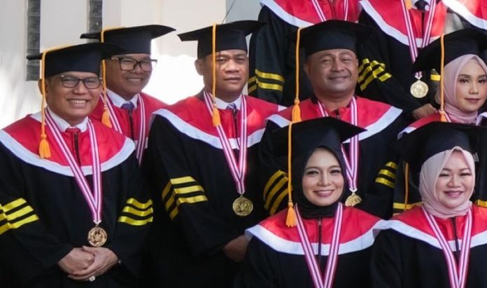 Gelar DR Ridwan Afandi Sekwa Batam Diwisuda Jadi DR Ridwan Afandi S.STP, M.Eng