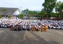 Kapolsek Batu Aji Buka MPLS SMKN 1 Batam, Tekankan Anti-Bullying dan Tertib Lalu Lintas Kapolsek Batu Aji Buka MPLS SMKN 1 Batam,
