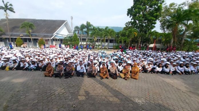 Kapolsek Batu Aji Buka MPLS SMKN 1 Batam Kapolsek Batu Aji Buka MPLS SMKN 1 Batam,