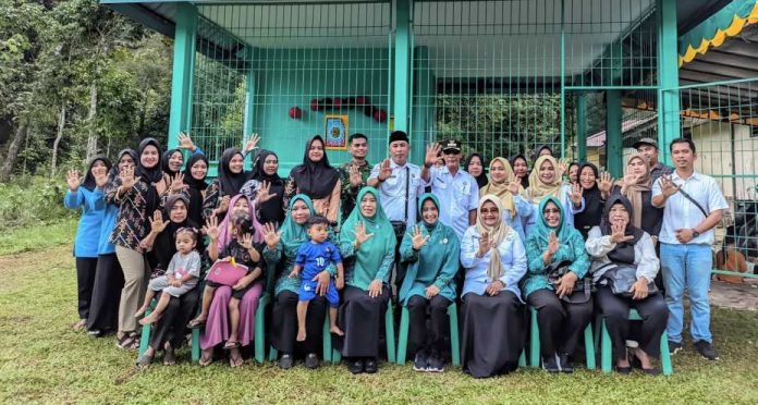 Ketua TP Posyandu Lingga Kunjungi Posyandu Nipah dan Posyandu Manggis Untuk Pencegahan Stunting Ketua TP Posyandu Lingga Kunjungi Posyandu Nipah dan Posyandu Manggis Untuk Pencegahan Stunting