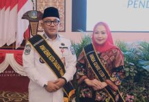 Lis Darmansyah dan Ketua TP-PKK Dikukuhkan sebagai Ayah dan Bunda Generasi Berencana Kota Tanjungpinang Lis Darmansyah dan Ketua TP-PKK Dikukuhkan sebagai Ayah dan Bunda Generasi Berencana Kota Tanjungpinang