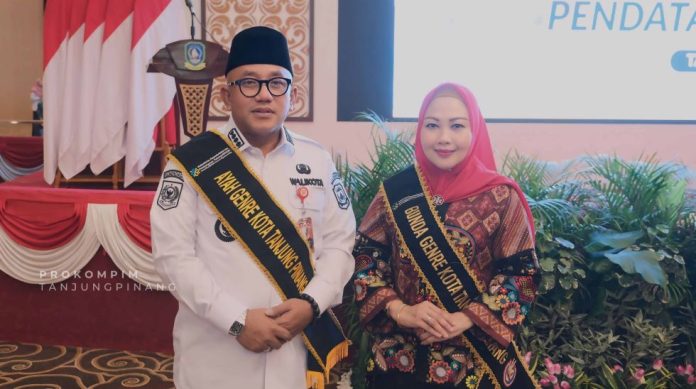 Lis Darmansyah dan Ketua TP-PKK Dikukuhkan sebagai Ayah dan Bunda Generasi Berencana Kota Tanjungpinang