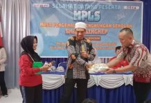 Wakil Bupati Lingga Novrizal Hadiri Penutupan MPLS di SMAN 2 Singkep Wakil Bupati Lingga Novrizal Hadiri Penutupan MPLS di SMAN 2 Singkep