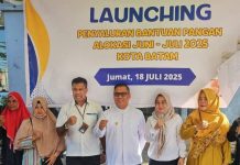 Nyanyang Haris Pratamura Salurkan 20 Kilogram Beras ke Warga Penerima Manfaat di Baloi Nyanyang Haris Pratamura Salurkan 20 Kilogram Beras ke Warga Penerima Manfaat di Baloi