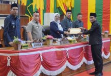 Bupati dan Wakil Bupati Lingga Hadiri Rapat Paripurna DPRD Bahas Ranperda RPJMD 2025–2029 Bupati dan Wakil Bupati Lingga Hadiri Rapat Paripurna DPRD Bahas Ranperda RPJMD 2025–2029