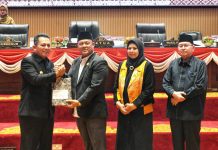 Seluruh Fraksi DPRD Kepri Sahkan Perda Trantibumlimas Seluruh Fraksi DPRD Kepri Sahkan Perda Trantibumlimas