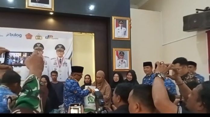 Walikota Tanjungpinang Salurkan Beras Walikota Tanjungpinang