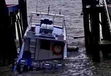 Dihantam Badai, Speedboat Milik Pemkab Karimun Karam Speedboat milik Pemerintah Daerah Kabupaten Karimun yang bersandar di Dermaga Tanjungbalai Kota, Kecamatan Karimun, karam pada Selasa, 5 Agustus 2025