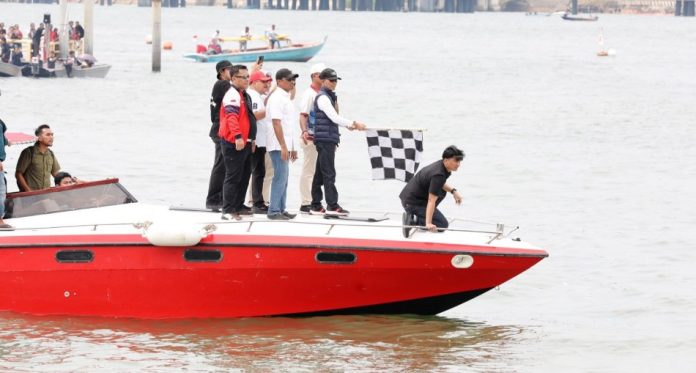 Amsakar Achmad Secara resmi lepas Speed Boat dan 13 Sampan layar Kolek 9
