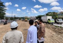 Amsakar Targetkan Pelabaran Jalan Laksamana Bintan Rampung Akhir 2025 Amsakar Achmad tinjau pelabaran jalan Laksamana Bintan