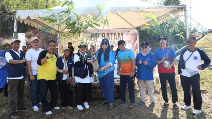 BP Batam dan PT TDK Electronics Indonesia Tanam 200 Pohon Bambu