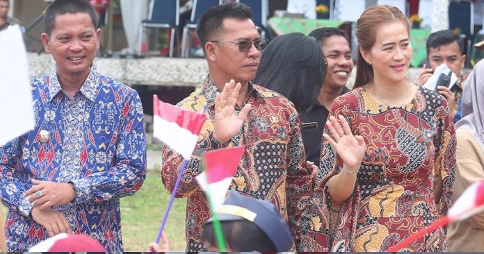 Bupati Anambas Aneng Lepas Peserta Pawai Pembangunan Semarak HUT RI ke-80