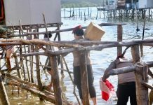 Ditreskrimsus Polda Kepri Bagikan 700 Bendera Merah Putih ke Warga Batam Ditreskrimsus Polda Kepri