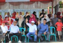 Perayaan HUT RI Ke-80,Bupati Yulianto bersama Anggota DPRD Pasbar, Lepas Ribuan Peserta Pawai Alegoris
