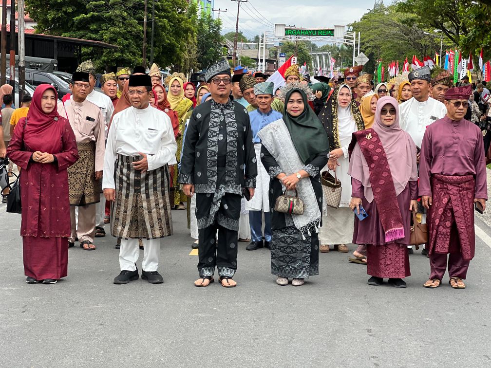 Kemeriahan Pawai: Kolaborasi Budaya dan Tekad Menjaga NKRI