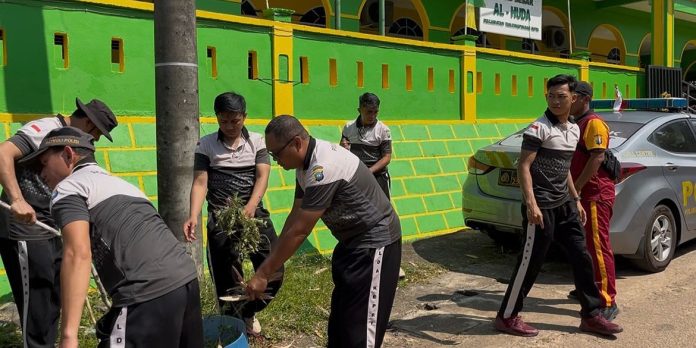 Polsek Tanjungpinang Kota Laksanakan Goro dan Berbagi Sembako