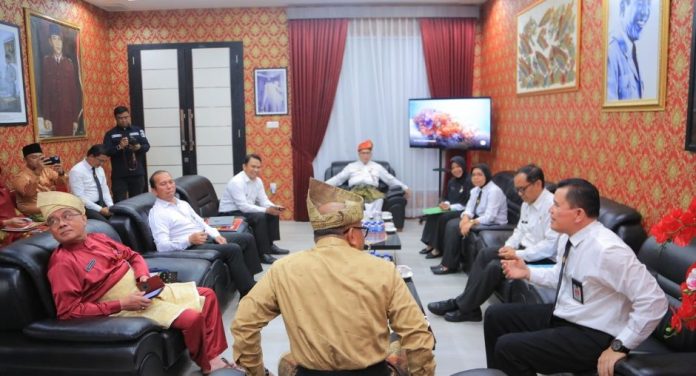 Kementerian Hukum dan HAM Kepulauan Riau, Edinson Manik dan Posbakum