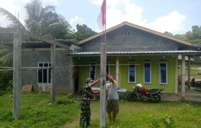Kopda Indra Lesmana Ajak Warga Tarempa Kibarkan