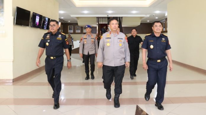 Kunjungan Dirjen Bea Cukai Letjen (Purn) Djaka Budi ke Mapolda Kepri