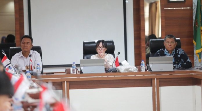 Li Claudia Chandra, memimpin rapat teknis lanjutan persiapan Pesta Rakyat HUT ke-80 RI
