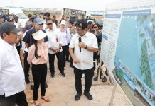 Li Claudia dan Menteri KKP Sakti Trenggono Tinjau Kampung Nelayan Merah Putih di Rempang Li Claudia dan Menteri KKP Sakti Trenggono Tinjau Kampung Nelayan Merah Putih di Rempang