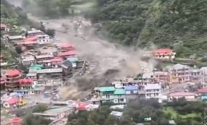 Longsor Himalaya India - Hujan deras dan banjir bandang di Uttarakhand Hujan deras dan banjir bandang di Uttarakhand