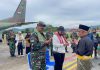 Gunakan Pesawat A2909 Milik TNI-AU, Pangkogabwilhan I Disambut Prosesi Tepuk Tepung Tawar Pesawat A2909 Milik TNI-AU, Pangkogabwilhan I Disambut